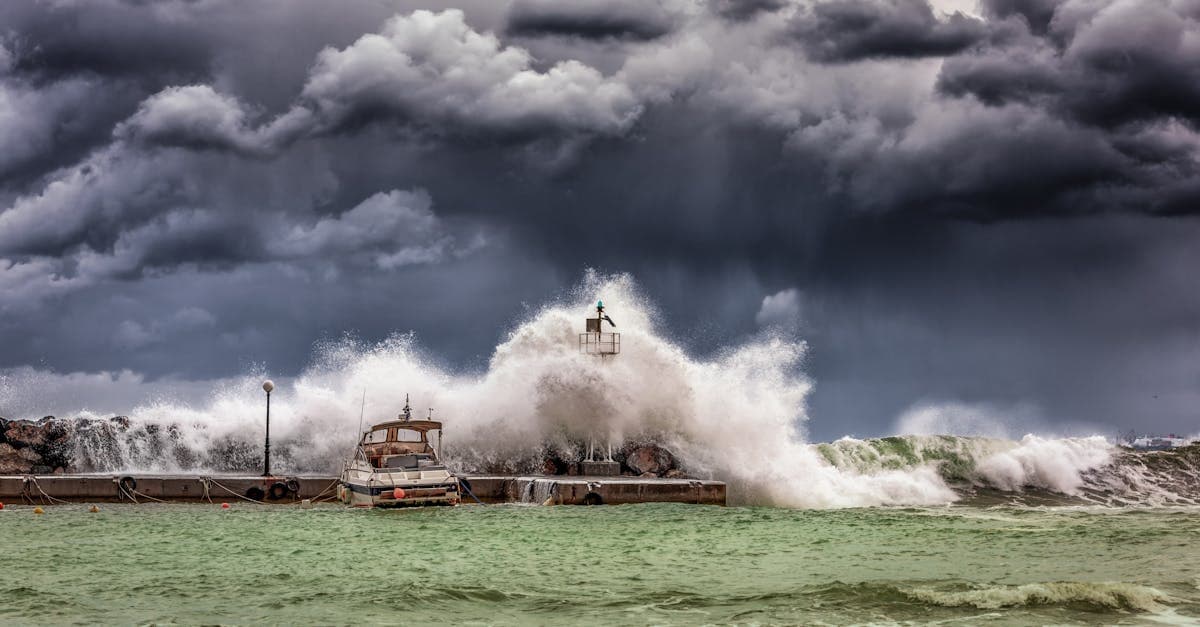 Cover Image for Hurricane Deductible and Pre-Storm Damage: What If Wind Damage Starts Before the Declaration?